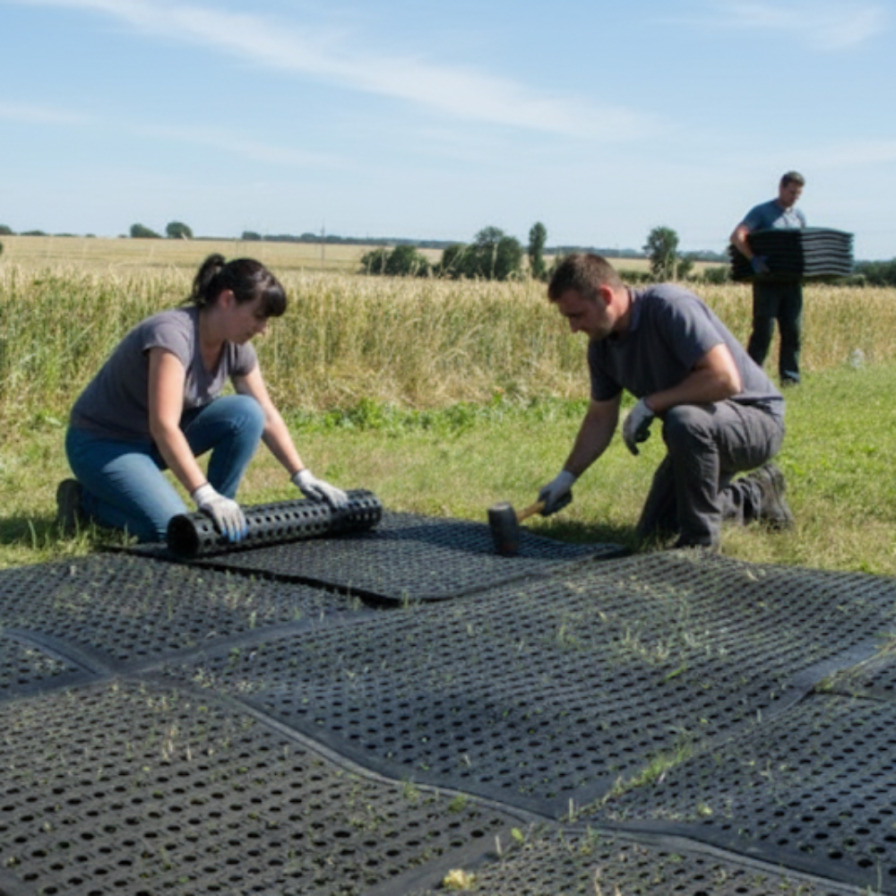 Lightweight rubber pathway mat with non-slip cellular design
