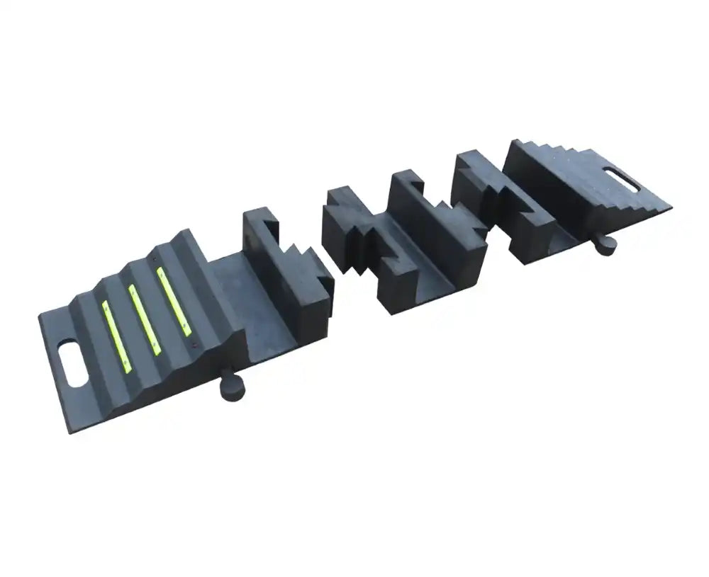 Modular ramp laid out end to end, showing how the toothed centre blocks link the two ribbed end ramps