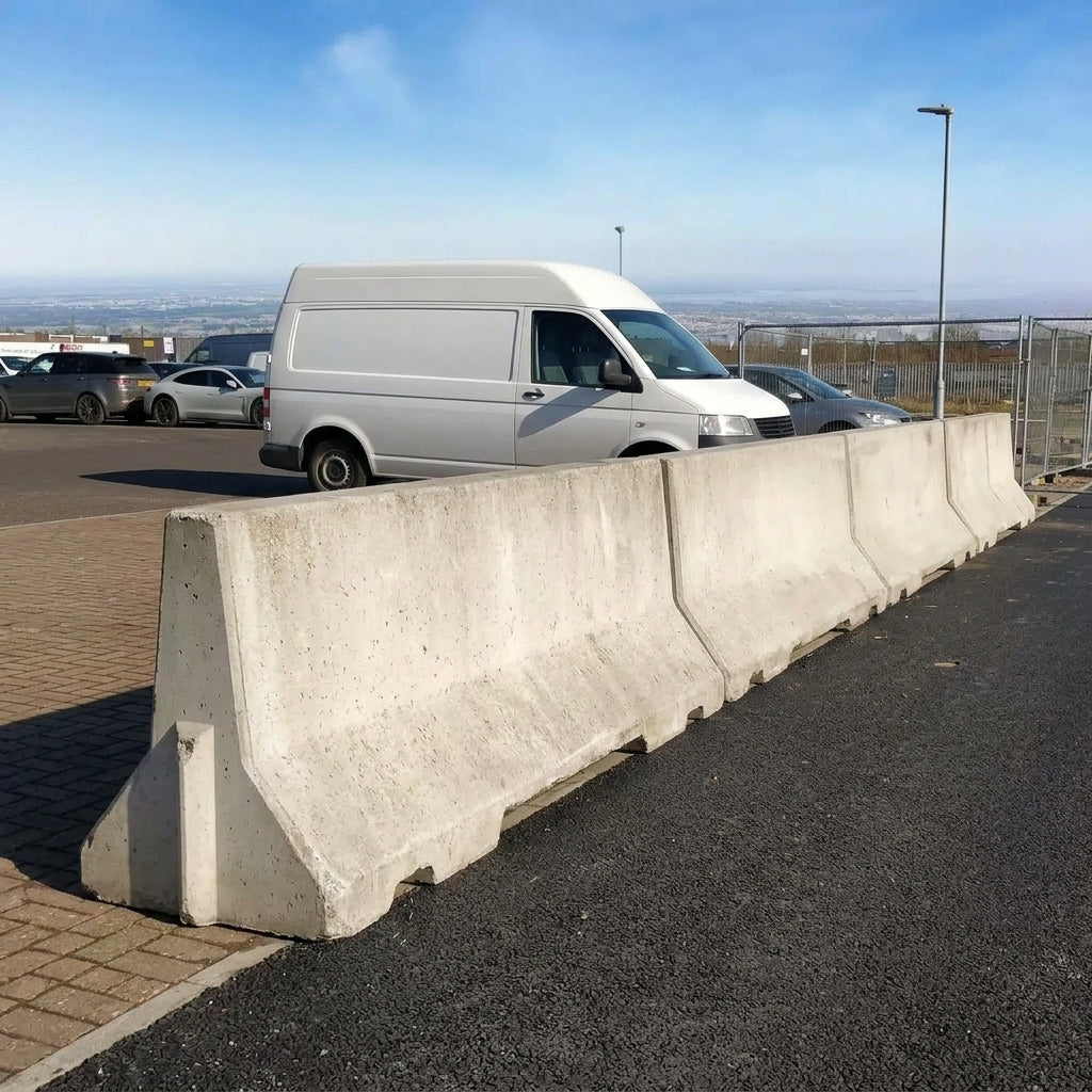 Heavy Duty Concrete Roadside Barrier with Interlocking Base