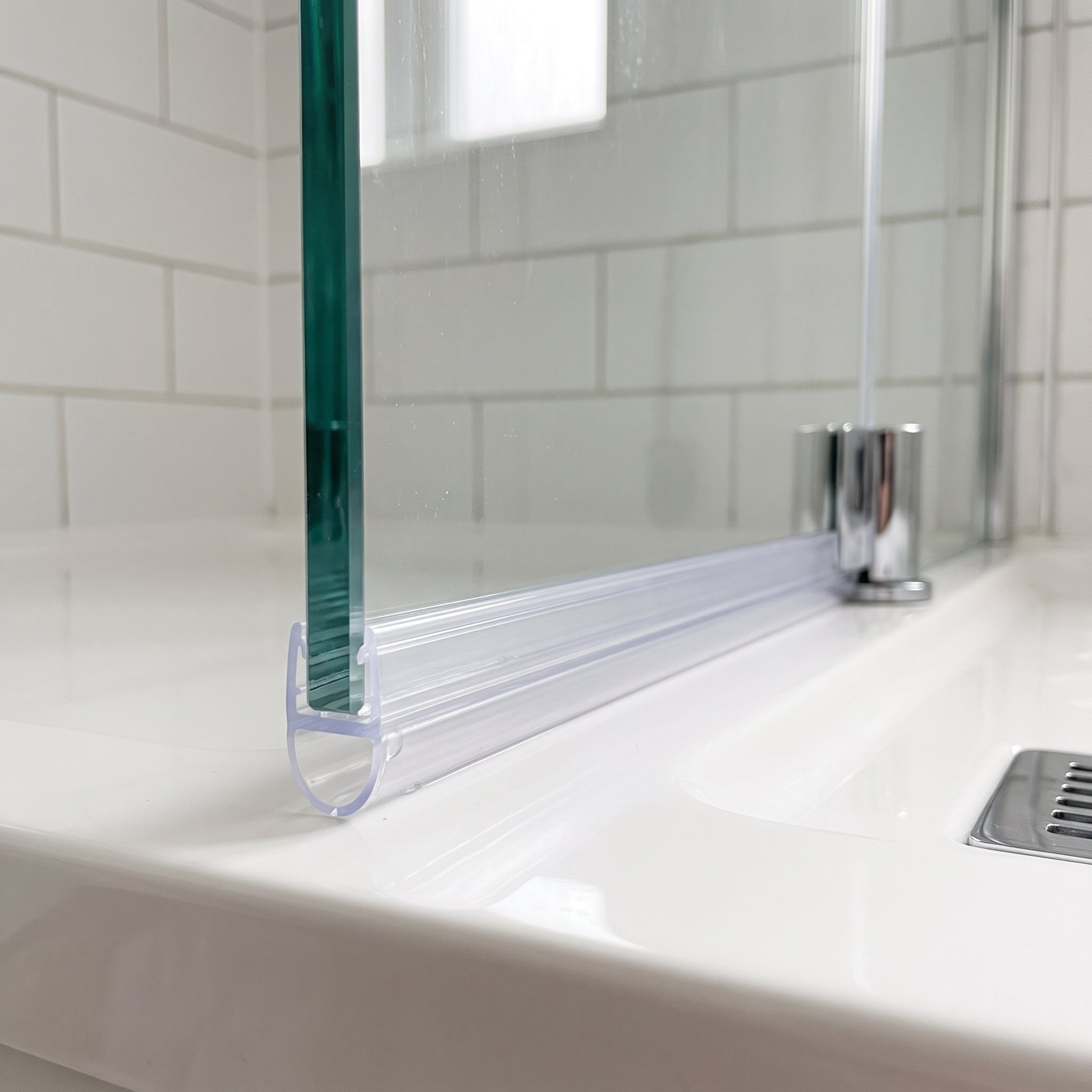 Clear SEAL009 seal on a 10mm glass door bottom edge - 7mm bubble loop closing a 3-7mm gap