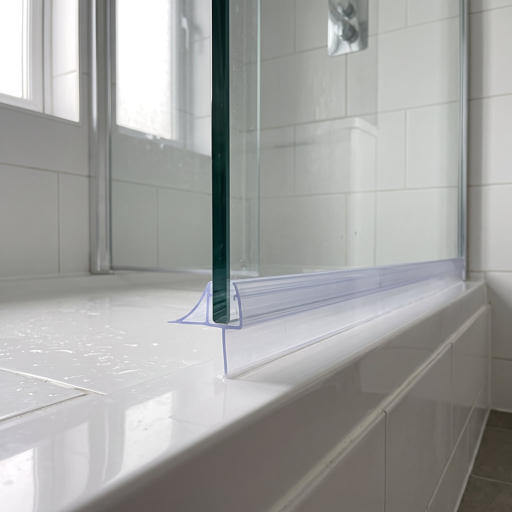 SEAL144 clear seal fitted full width along the bottom of 8-10mm glass with 25mm blade closing the gap to the tray