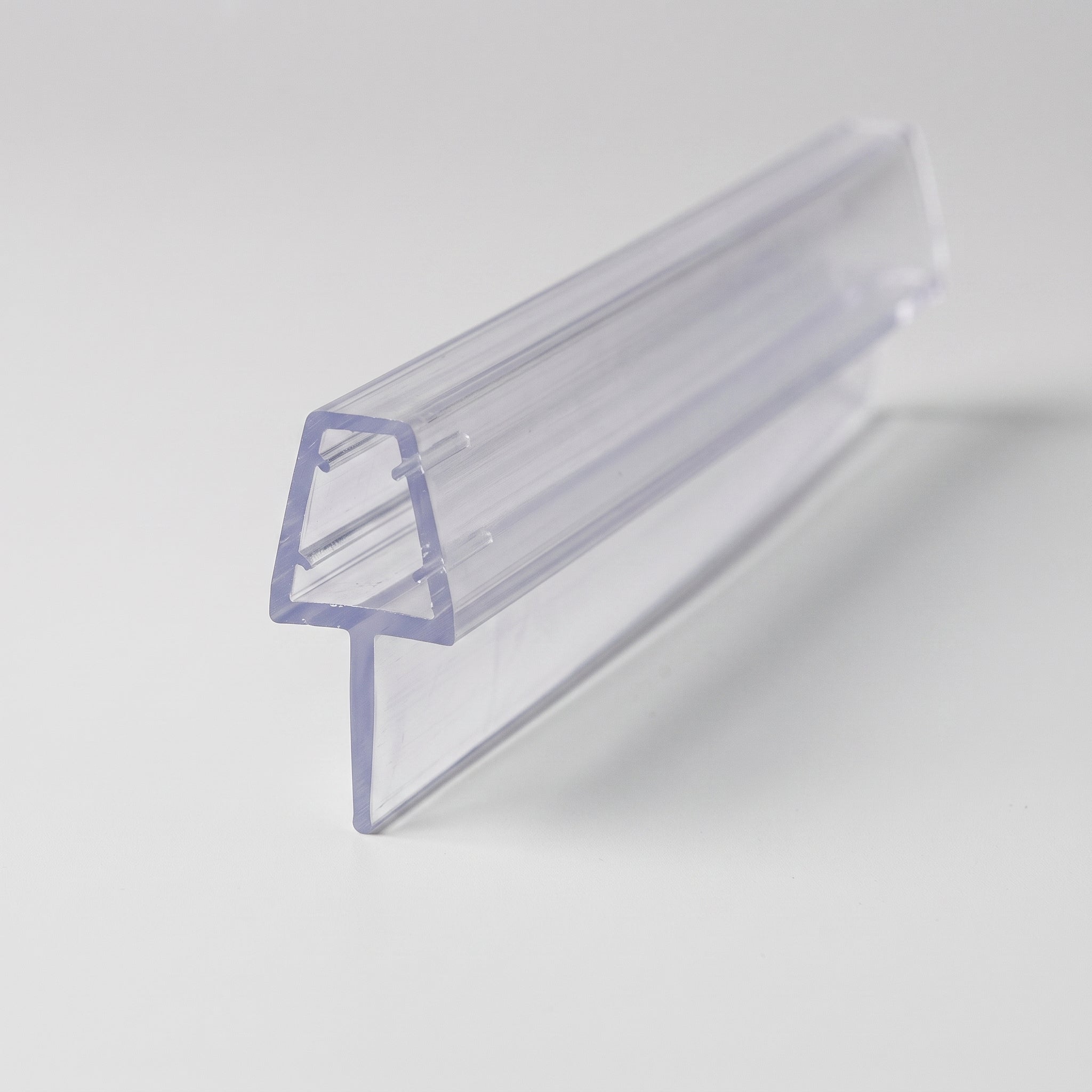 SEAL165 clear profile - 10mm channel with 4mm mouth and gripping nibs, soft fin tapering 15mm to 5mm over 900mm